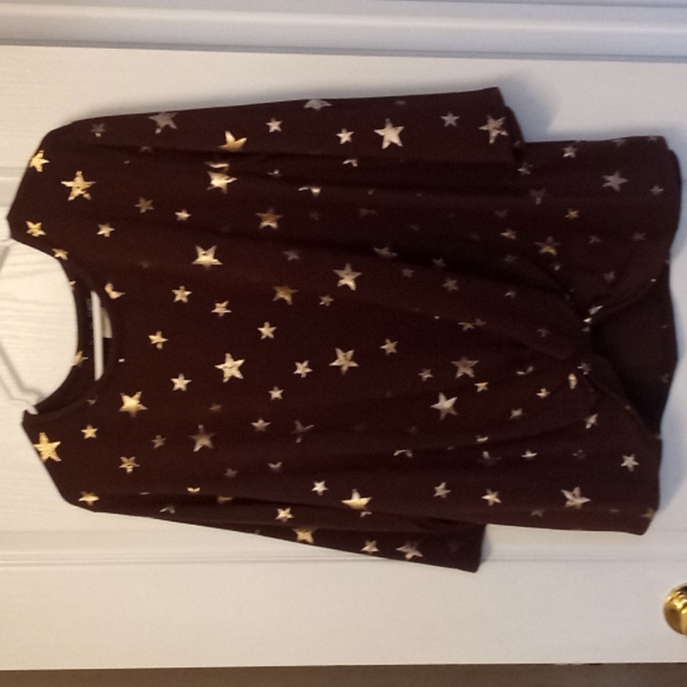Brown plus size shirt with 3/4 sleeve and tie in the front. Worn once